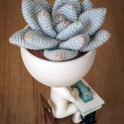 TIMUX_MY36_HIGH5.jpg ROBERTA PLANT - SEWING MACHINE