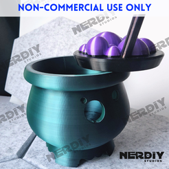 33.png Cauldron Yarn/Decorative Bowl with Bubbling Lid