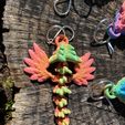 346105706_919194079132743_2770468945793314410_n.jpg Free STL file Rainbow Dragon Keychain・Design to download and 3D print