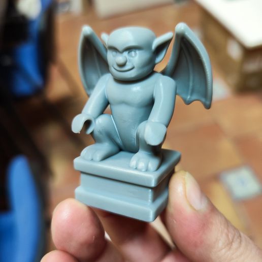 1000109230.jpg Gargouille format playmobil