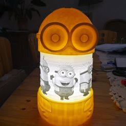 IMG_20171219_084145.jpg 3D-Datei minion lampe mit led beleuchtung kostenlos・Design zum 3D-Drucken zum herunterladen