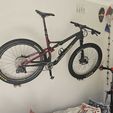 WhatsApp-Image-2025-06-30-at-09.18.10.jpeg Suporte de parede para BTT utilizando impressão 3d com PETG e cavilhas de 22 mm