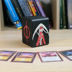 1.jpg Fichier STL Boîte de jeu magique inspirée de Phyrexian : Laissez Elesh Norn protéger vos cartes・Design pour imprimante 3D à télécharger