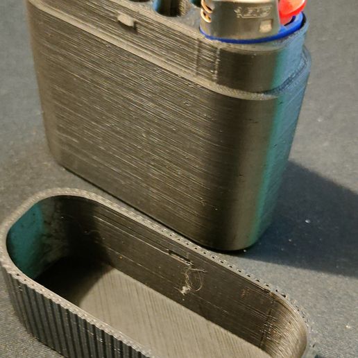 IMG20240423182600.jpg Cigarette box with lighter compartment