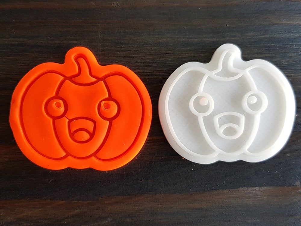 Cute Pumpkin(01) Cookie Cutter 1.jpg STL file Cute Halloween Pumpkin Cookie Cutter set of 12・3D printing idea to download, roxengames