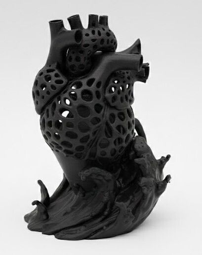 Illuminated Heart: Voronoi Anatomical Art with Pyramid Base