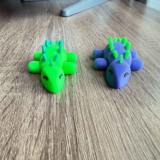 stego1-8.jpg Cute Tiny Articulated Stegosaurus