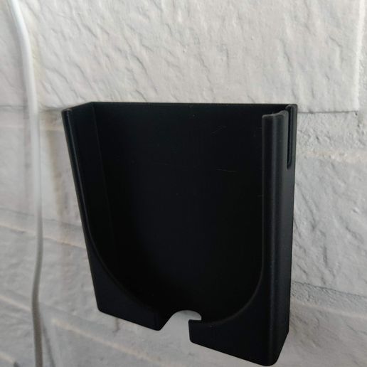 IMG_20260301_152108.jpg Universal Phone Holder with Cable Holder – Flat Surface – iPhone Compatible - Resize – 3D Printable