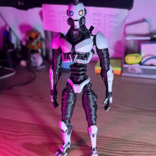 Xbot4000.jpg Xbot 4000 - 3 Robots - Amour, Mort et Robots (v2)