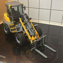 photo_2023-10-19_21-38-53.jpg RC pallet fork MCL 8 wheel loader from Aoue