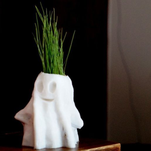DSC09503-001.JPG Halloween Ghost Planter