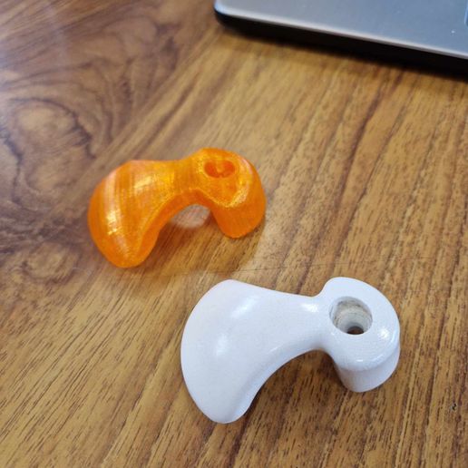 491007642_2420881004954399_5131349848173647003_n.jpg Roulette porte de douche // Shower Door Rollers