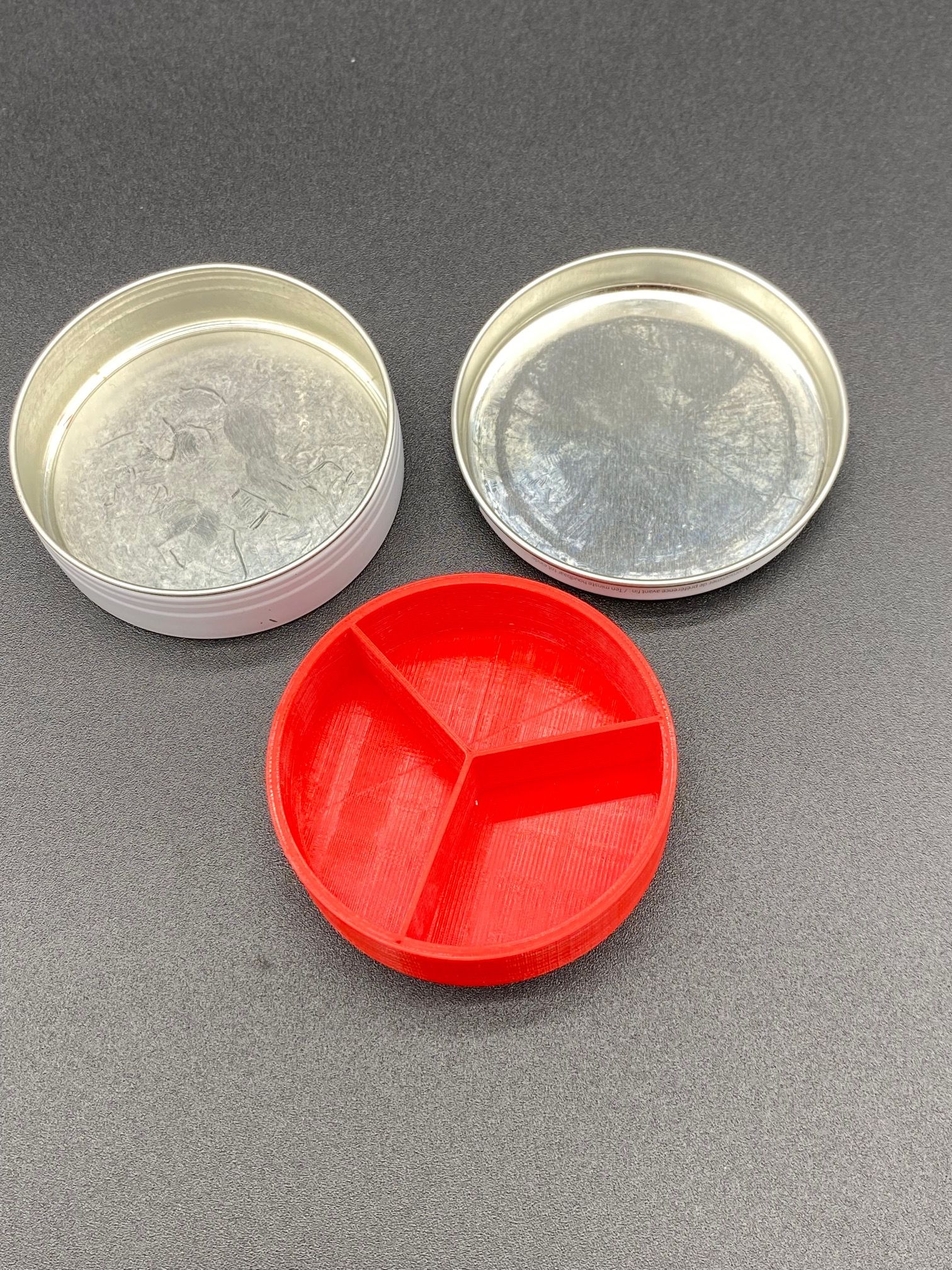 IMG_1605.jpg Free STL file 3 compartments pill box or jewelry storage・Template to download and 3D print, Almisuifre