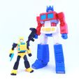 bee6.jpg ARTICULATED G1 TRANSFORMERS BUMBLEBEE - NO SUPPORT