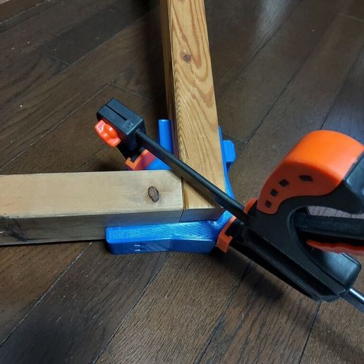 20220513_210104_Medium.jpg Three ways Corner clamp
