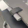 F.jpg Hook for USB-C Audio-Adapter and iPad Pro 11/12.9