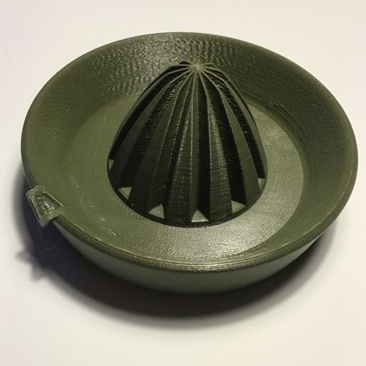 lemon squeezer.jpg lemon squeezer