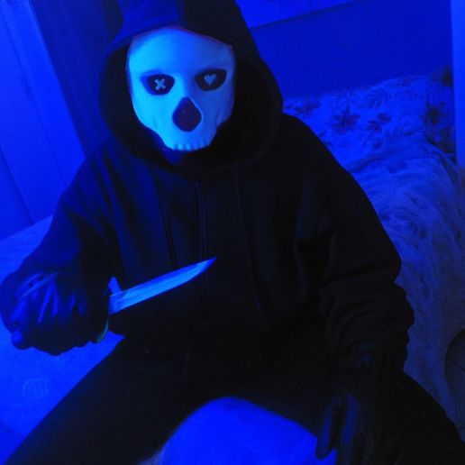 photo_2025-10-15_09-40-12.jpg Lichter aus - Joshs Maske