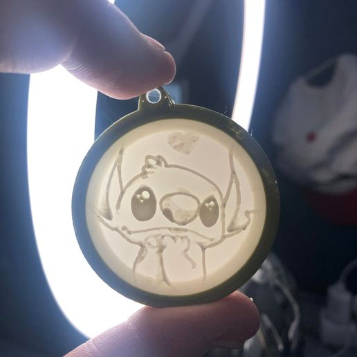 318790587_1316103612298045_8626961814652202108_n.jpg schlüsselanhänger stitch litho