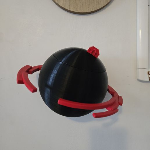 1000063175-1.jpg Saturn Wall Hanging Planter with Lid Pot 4in pot