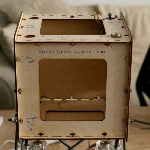 IMG_0555_display_large.jpg Prototype Cupcake CNC Makerbot