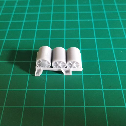 IMG_20210511_180439.jpg Wasserbombe, Maßstab 1:72