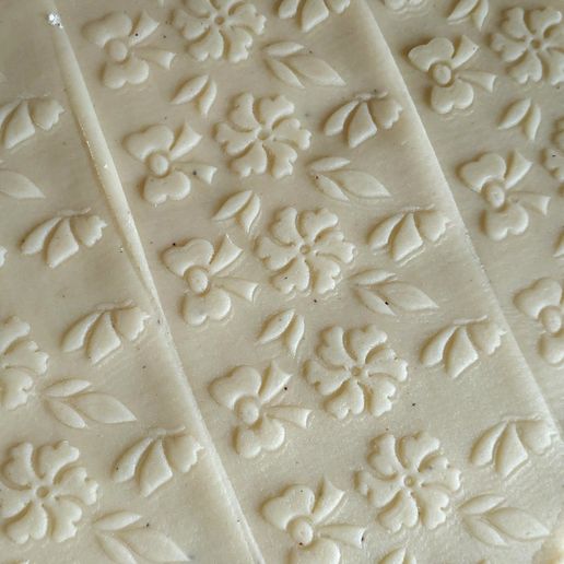 306db0db4f80adfba4d0e655939f3d2f_display_large.jpg Rolling pin with a pattern