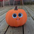 PXL_20221008_143422931.jpg Pumphrey Humpkin - The Goofy Pumpkin