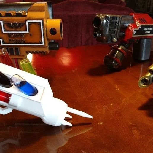 bceb1f64e10a325e49b102c8e78658f2_display_large.jpg Kriegshammer-Laspistole