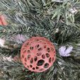 406301914_903484817807160_9179320243713451268_n.jpg Voronoi Christmas ball Ornament