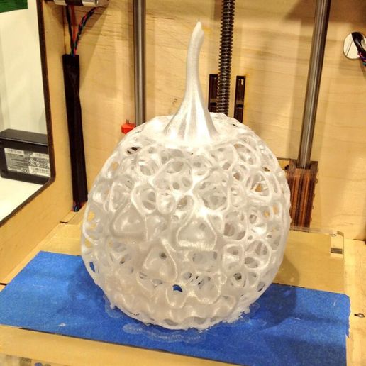 Halloween Voronoi Pumpkin Lantern – Organic Lattice Light STL