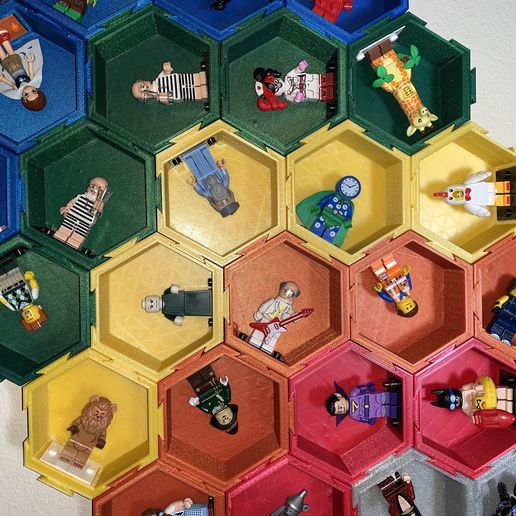 rainbow_close_up.jpg Бесплатный STL файл Modular Hexagonal Dovetail display box compatible with LEGO® minifigures・Модель 3D-принтера для скачивания, gafnorin