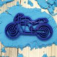 moto 1a.jpg 3 MOTORCYCLES - SET OF MOTORBIKE BISCUIT CUTTERS. SHORT FONDANT MASS AND VEHICLE CLAY - 8-10cm