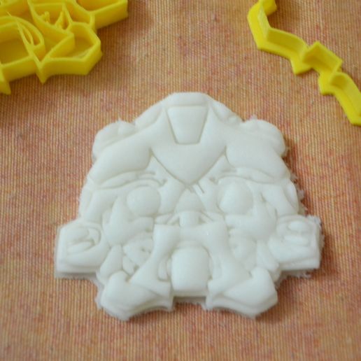 DSC_0752.JPG Download free STL file Bumblebee and autobots cookie cutter • Object to 3D print, AmineZed