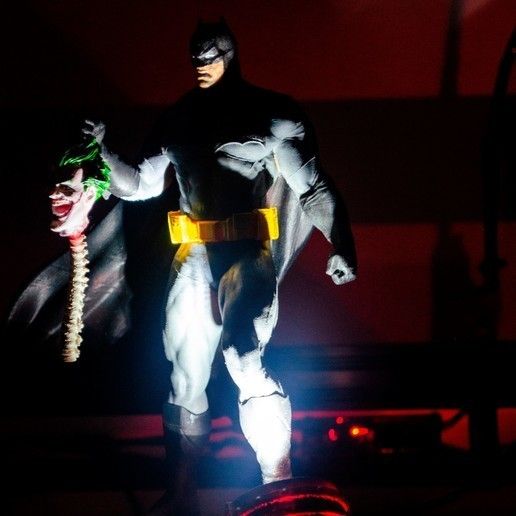 Batman Statue lamp