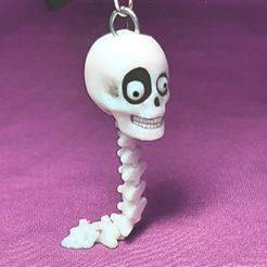 LlaveroSkull.jpg Archivo 3D Llavero articulado de calavera con columna vertebral.・Diseño imprimible en 3D para descargar