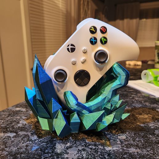 20230503_055359.jpg Diamond Hand - Crystal Xbox Controller Holder