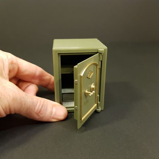 🚪 Miniature Vintage Safe with Opening Door - 1/12 scale・ STL File for ...