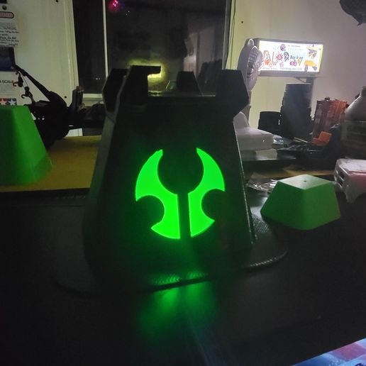 20220213_213331.jpg (Luminated) Axial SMT10 GRAVE DIGGER Stand