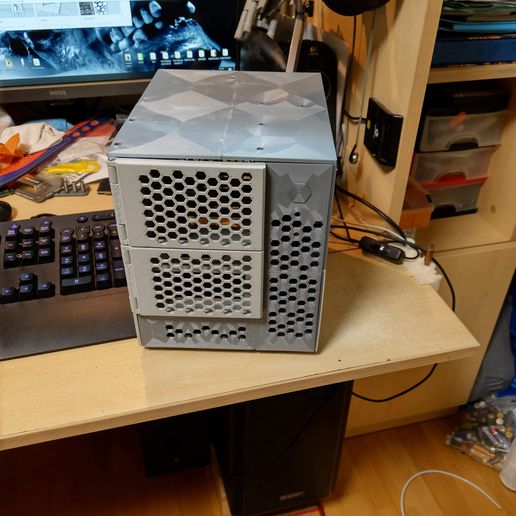 IMAG3500.jpg Netzwerkspeicher für 4x3,5" Schächte (NAS)