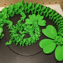 Glücksklee-Drache, St. Patrick's Day Flexi Wiggle Pet, Druck an Ort und Stelle, Fantasy Shamrock Dragon