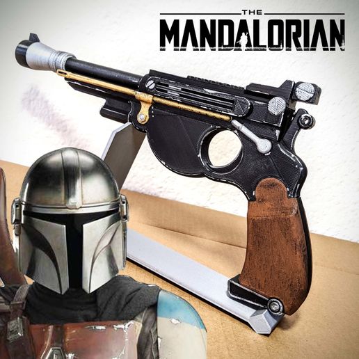 The Mandalorian Blaster Pistol.jpg Archivo STL The Mandalorian / Deluxe Blaster 3D Model Kit w Display Base・Objeto imprimible en 3D para descargar, 3DMXStudio