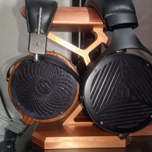 Headphone stand