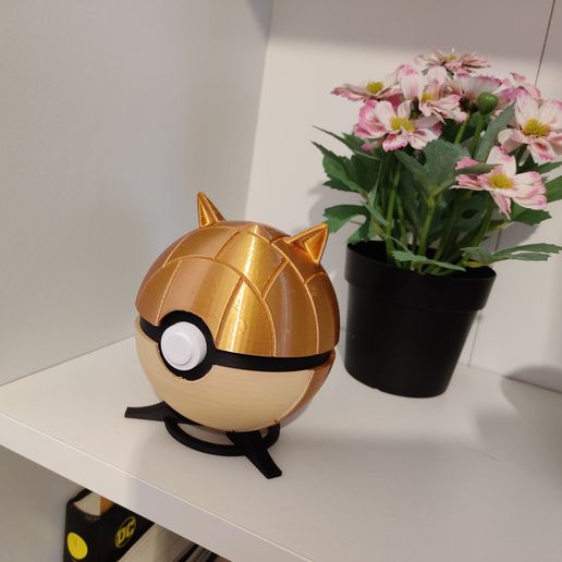 IMG_20231203_170031.jpg BOLA DE POKÉBOLA DE MUSARANHO DA AREIA