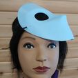 female-mannequin-with-perihelion-moretta-mask-atop-head.jpg Moretta/Servetta Muta - Máscara de mascarada veneciana - Perihelion Prints
