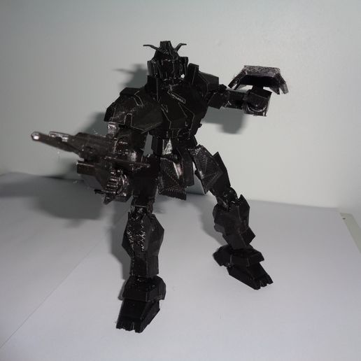 DSC00379.JPG Robot Gundam articulado