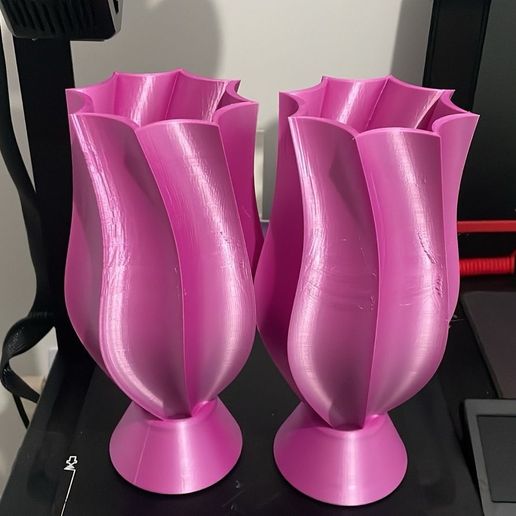 90d3c1cd-df13-42d4-ab56-e7ac6bf74a55.jpg Modern Decorative Vase - Minimalist Design