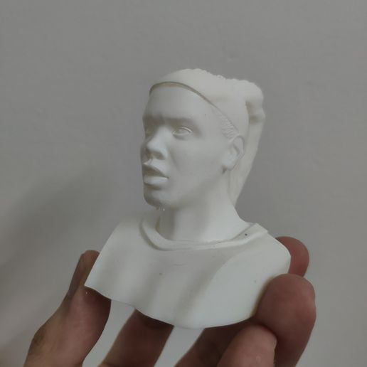 IMG_20220706_180412.jpg STL file Ronaldinho Gaucho Bust・Model to download and 3D print, niklevel