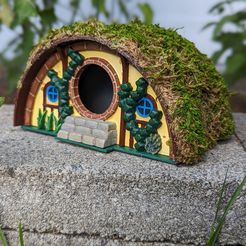 Hobbit style Decorative Birdhouse - Support Free