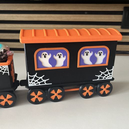 IMG_7059.jpg Halloween train (illuminated)
